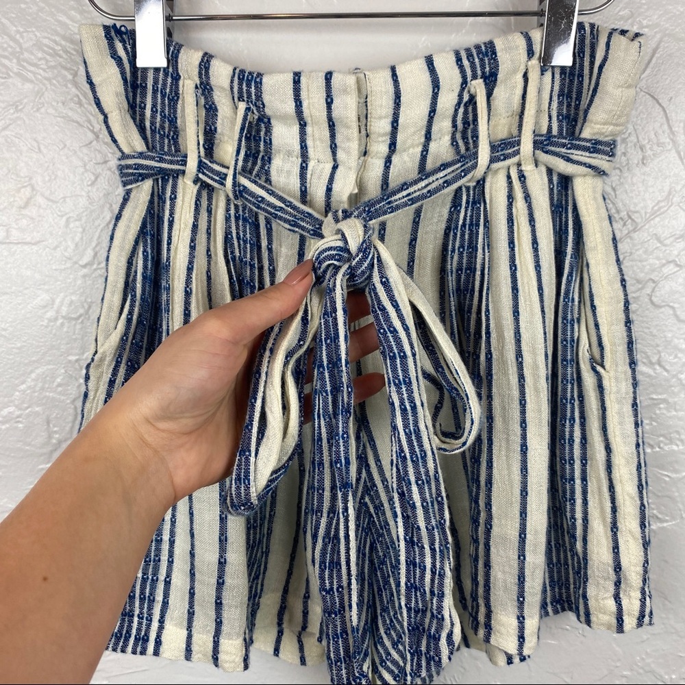 Lulu’s laguna blue and ivory striped highwaist belted shorts XS - Picture 5 of 10